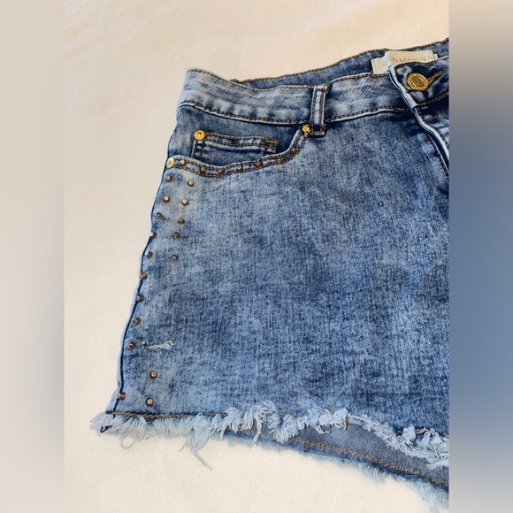 💜Women’s Nicki Minaj Mid Rise Studded Denim Jean Shorts Size 5/6 - Picture 7 of 12